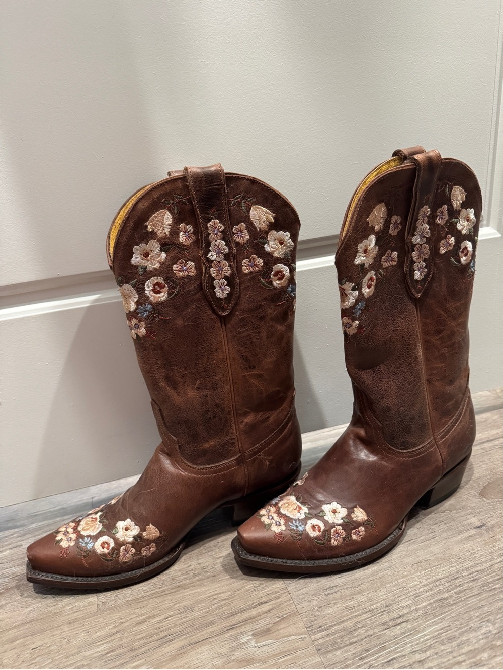 NWOT Brown Leather Cowboy Boots with Floral Embroidery